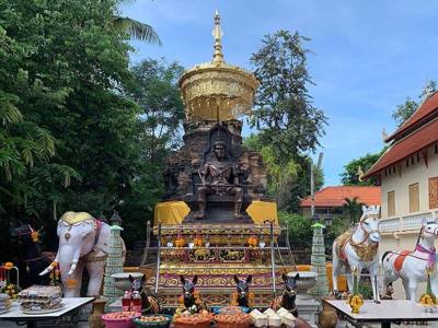 Ku Phaya Mangrai (Mangrai mausoleum), believed to be where Mangrai's ashes were kept. However, many historians have disproved the claim.