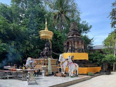 Ku Phaya Mangrai (Mangrai mausoleum), believed to be where Mangrai's ashes were kept. However, many historians have disproved the claim.