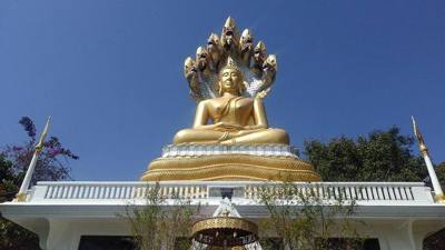 Tempio di Wat Thaton - Buddha protetto da Naga
