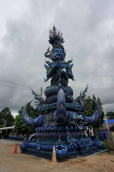 ฝีมือของศิลปินชาวพื้นบ้าน นายพุทธา กาบแก้ว หรือ สล่านก ศิลปินท้องถิ่นชาวเชียงราย ผู้ซึ่งเมื่อคราวจบการศึกษาใหม่ๆ…