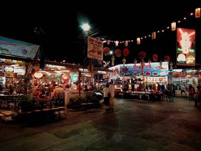 CHIANG MAI NIGHT BAZAAR THAILAND FEB 2012