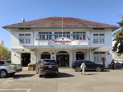 Het Chiang Mai Philatelic Museum (is tevens betaald parkeerterrein)