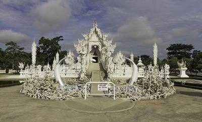 Wat Rong Khun, near Chiang Rai , northern Thailand