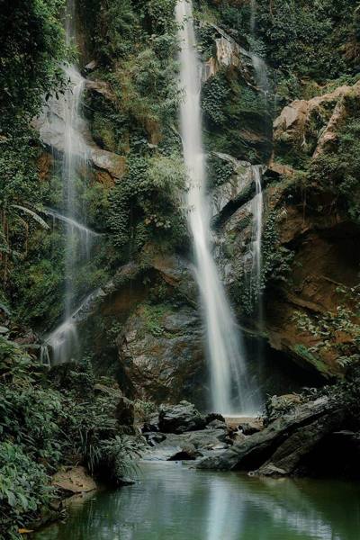 Mo Fa Natural Waterfall in Doi Suthep-Doi Pui National Park is located in Mae Taeng District, Chiang Mai Province.