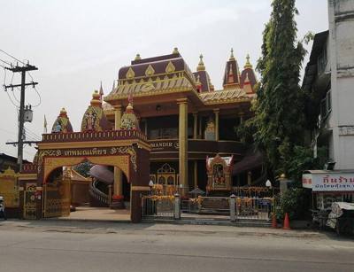 Dev Mandir Hindu Tempel aan het begin van Rattanakosin Road.