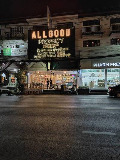 Het grote cannabis-teken dat op de plaats van "ALLGOOD" stond is na een jaar verdwenen. Het is aan Nimmanhaemin Road in Chiang Mai