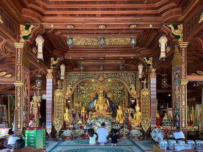 Phra Chao Than Chai (พระเจ้าทันใจ) in Ubosot of Wat Ming Mueang, Chiang Rai