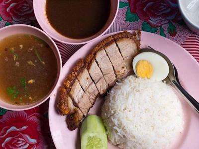 Khao mu krop (Thai script: ): rice and crispy pork that is often, as here, served with a bowl of broth. The sticky sauce that always comes with khao mu krop…