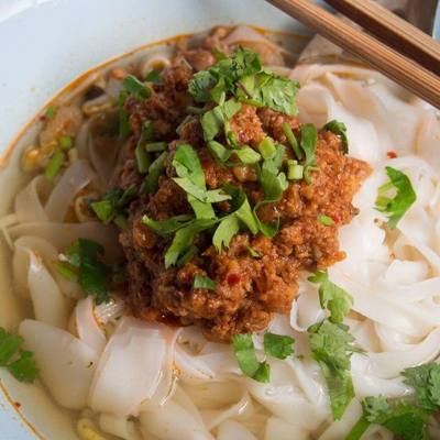 Khao soi nam na (its name in Chiang Rai province; Thai script: ข้าวซอยน้ำหน้า) or khao soi Mae Sai (its name in Chiang Mai) or kuaitiao nam na (its name in…