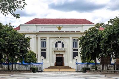 The Lanna Folklife Museum , a former municipal court, located at the heart of Mueng Chiang Mai.