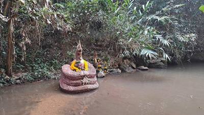 A statue of a naga closeby doi suthep