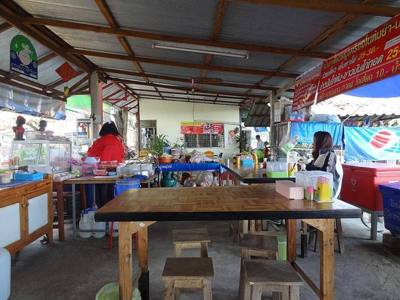 Noodle restaurant near Saraphi