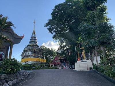 Stupa of Phra Dhatu Doi Khao Khwai Kaew, Wat Phra That Doi Khao Khawi Kaew