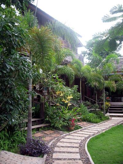 บ้านไม้คนเมืองปาย....ทางเดินไปห้องพัก
