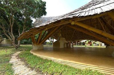 Panyaden School is a privately-owned bilingual primary school in the south of Chiang Mai (North Thailand). It was founded by Yodphet Sudsawad to deliver a…