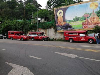 Red Car Chiang Mai queue in front of Wat Phra That Doi Suthep