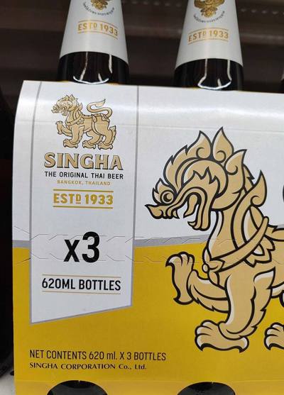 Singha 3-flessenverpakking die inhoud 620 ml per fles toont