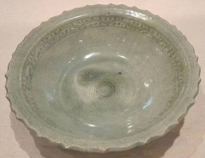 Thai bowl, Sukhothai period, 15th century, Si Satchanalai glazed stoneware, Honolulu Academy of Arts