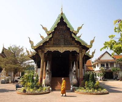 Wat Buak Krok Luang wihan façade
