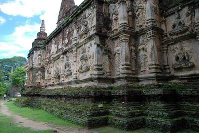 Wat Chet Yot (literally: Seven Spired Temple; Thai script:วัดเจ็ดยอด) Stucco reliefs on the outer wall of the Maha Chedi depicting devas.