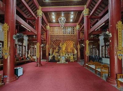 Het interieur van het Wihan-gebouw van Wat Chiang Chom.