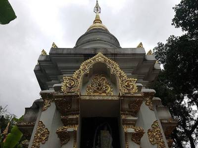 Wat Khantha Phrueksa (วัดคันธาพฤกษา), a Buddhist temple in Mae Kampong Village, Huai Kaeo Subdistrict , Mae On District , Chiang Mai Province , Thailand .