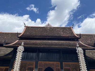 A photo I took of Wat Lok Molee in Chiang Mai, my favorite temple in Chiang Mai and one of the few that is open 24/7