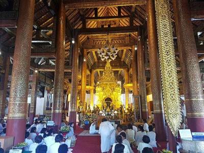 Wat Phra That Si Chom Thong , a Buddhist temple in Ban Luang Subdistrict, Chom Thong District , Chiang Mai Province , Thailand .