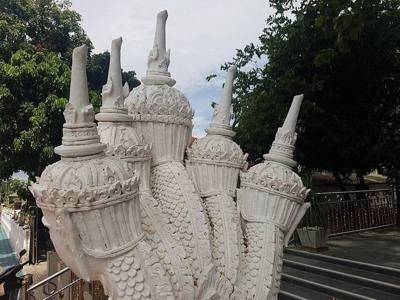 Wat Phra That Si Chom Thong , a Buddhist temple in Ban Luang Subdistrict, Chom Thong District , Chiang Mai Province , Thailand .