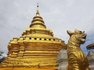 Wat Phra That Si Chom Thong , a Buddhist temple in Ban Luang Subdistrict, Chom Thong District , Chiang Mai Province , Thailand .