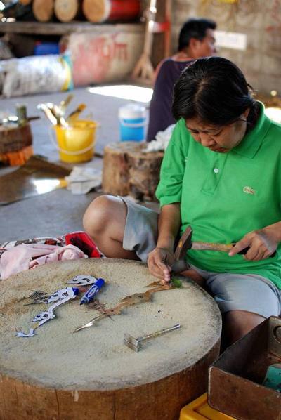 Wat Phuak Taem is a centre for artisans specialised in metalwork decorations for temples in and around Chiang Mai.