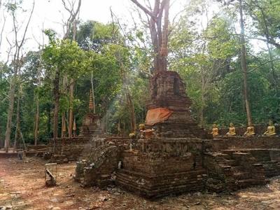 The temple is located at the foot of Doi chom kiti on the eastern side.