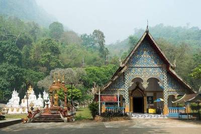 Wat Tham Chiang Dao