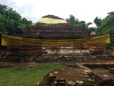 Wat That Khao (วัดธาตุขาว; "Temple of the White Reliquary"), part of the ancient city Wiang Kum Kam , in Saraphi District , Chiang Mai Province , Thailand .