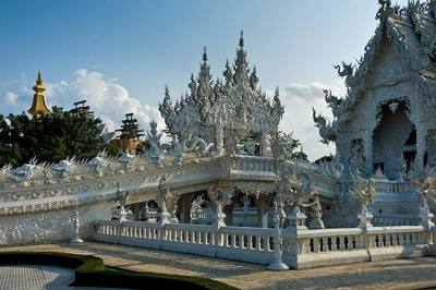 A photo of a popular tourist attraction in northern Thailand, Wat Rong Kuhn, also known as the White Temple