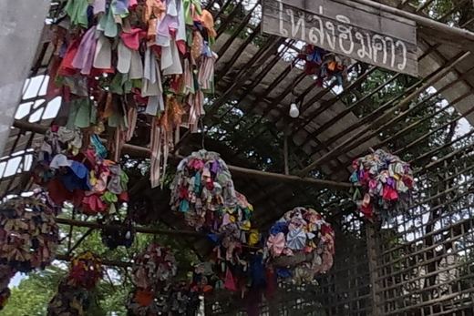 Fabric-flower balls under the Loanghimkao arch — Chamcha Market, San Kamphaeng
