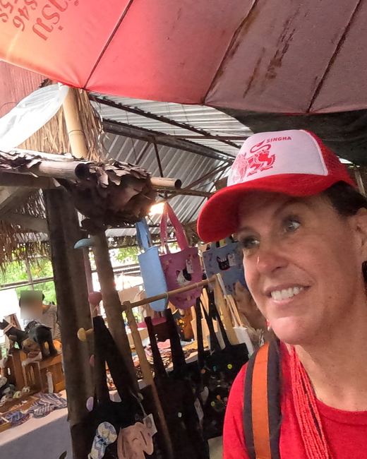 NaN at the tote-bag stall — Chamcha Market, San Kamphaeng