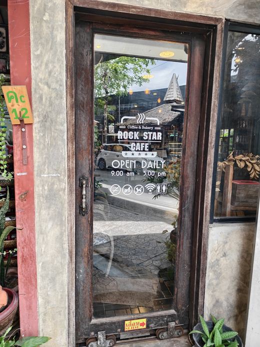 Rock Star Cafe's door: coffee and bakery, open daily 9 am to 5 pm