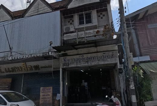 ชัชวาลย์อีเลคทรอนิคส์ เชียงใหม่, seen from the road