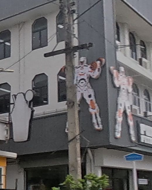 Painted robot/armor figures on building corner