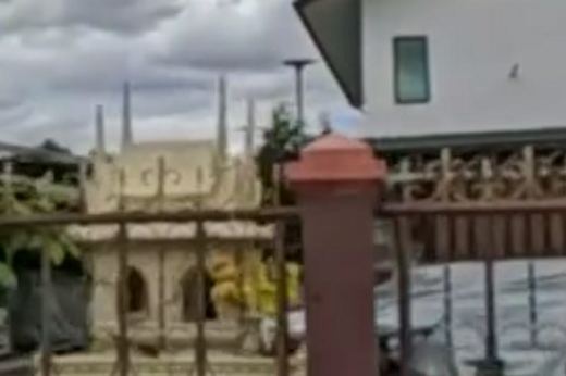 Spirit house at house 68 — San Kamphaeng