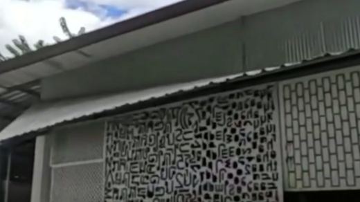 Glyph-pattern screen wall — San Kamphaeng