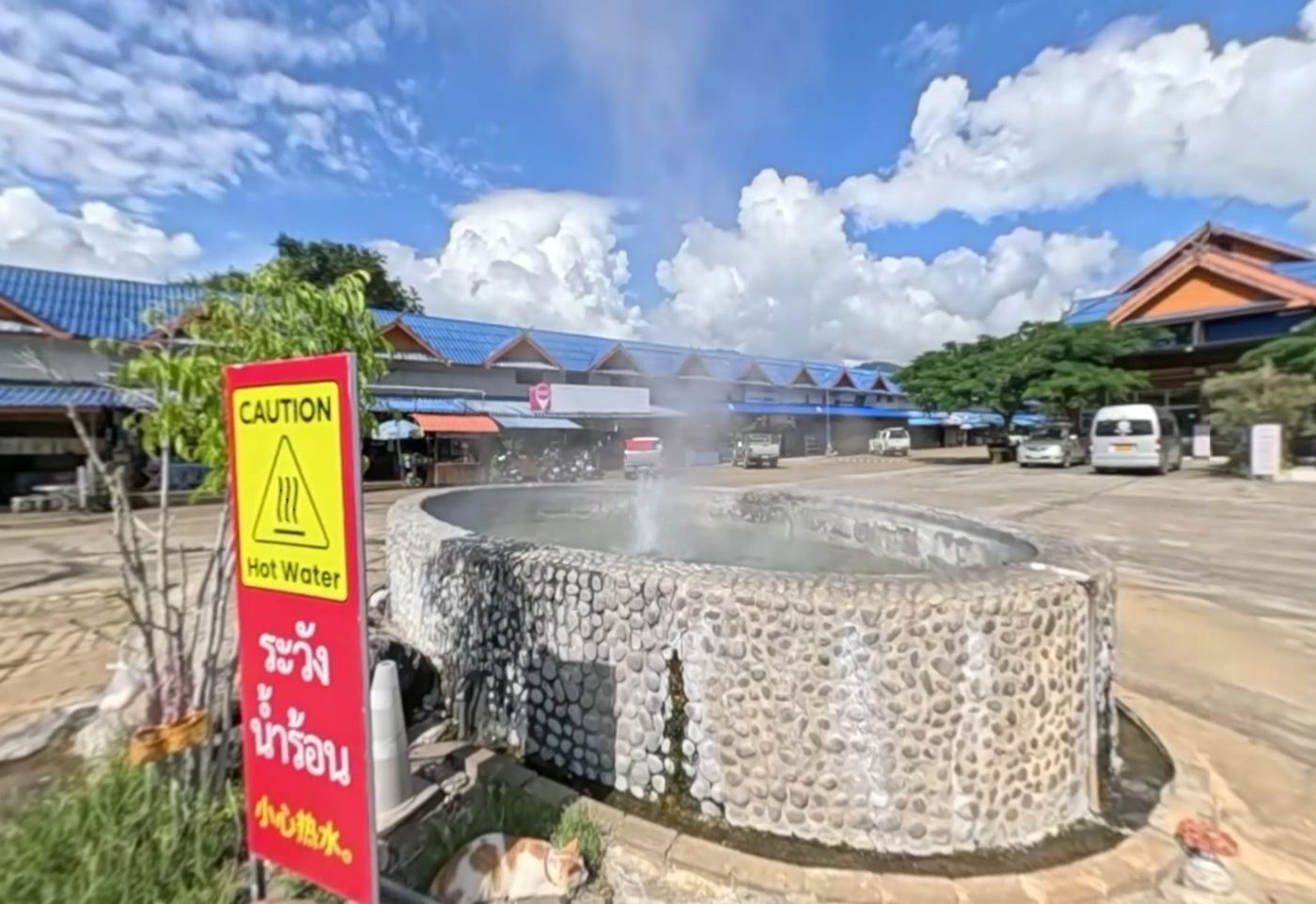 Hot-water warning beside the geyser