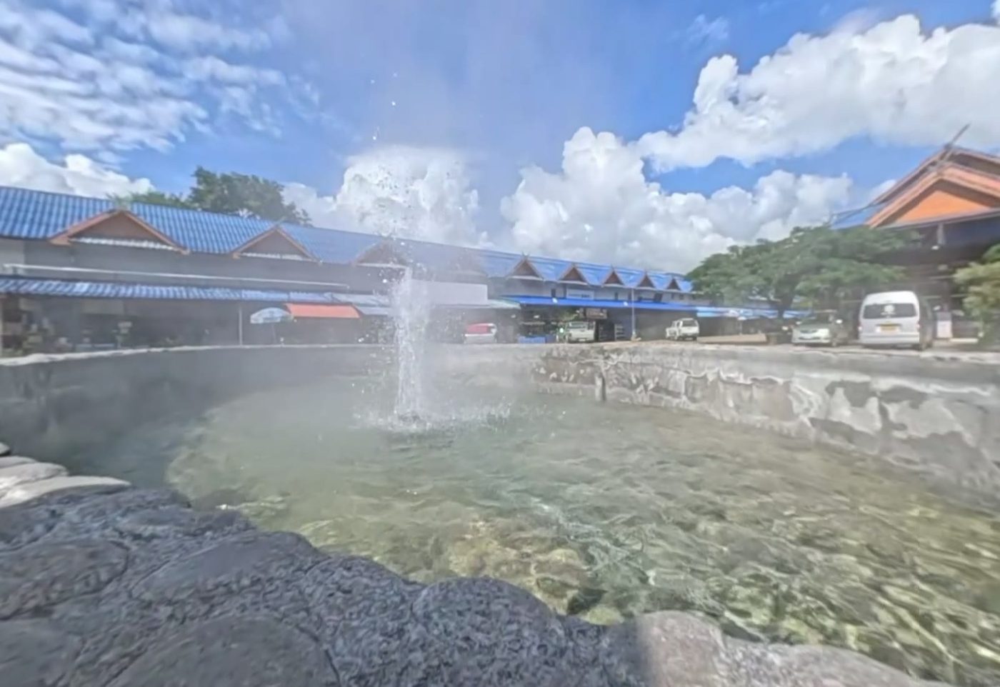 The hot pool and its jet