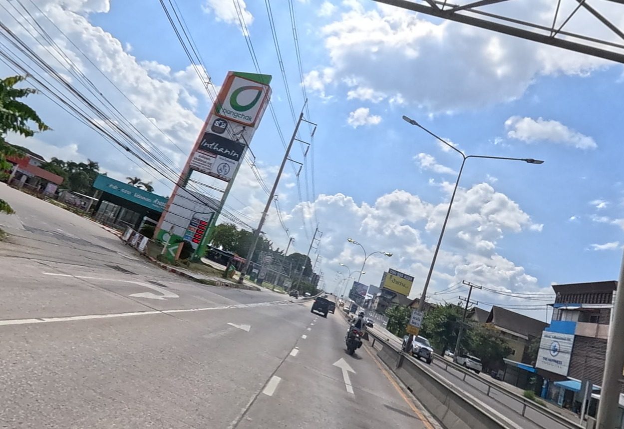Bangchak petrol station with an Inthanin coffee sign on a busy highway