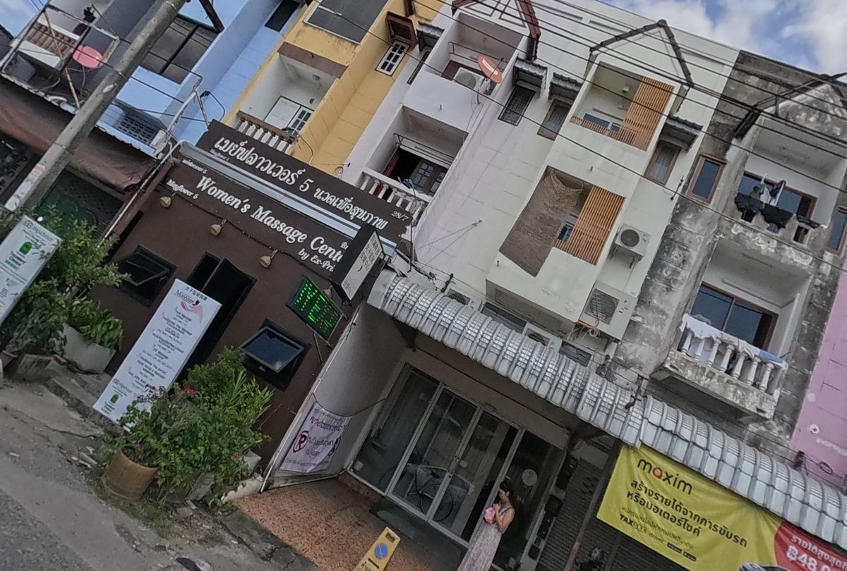 Women’s massage, seen from the road