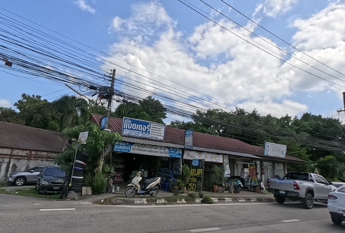 พีจีเอแบตเตอรี่, seen from the road