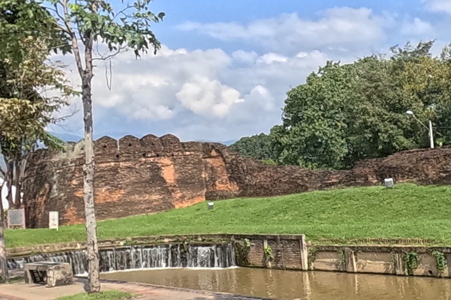 Chaeng Ku Hueang bastion and waterfall