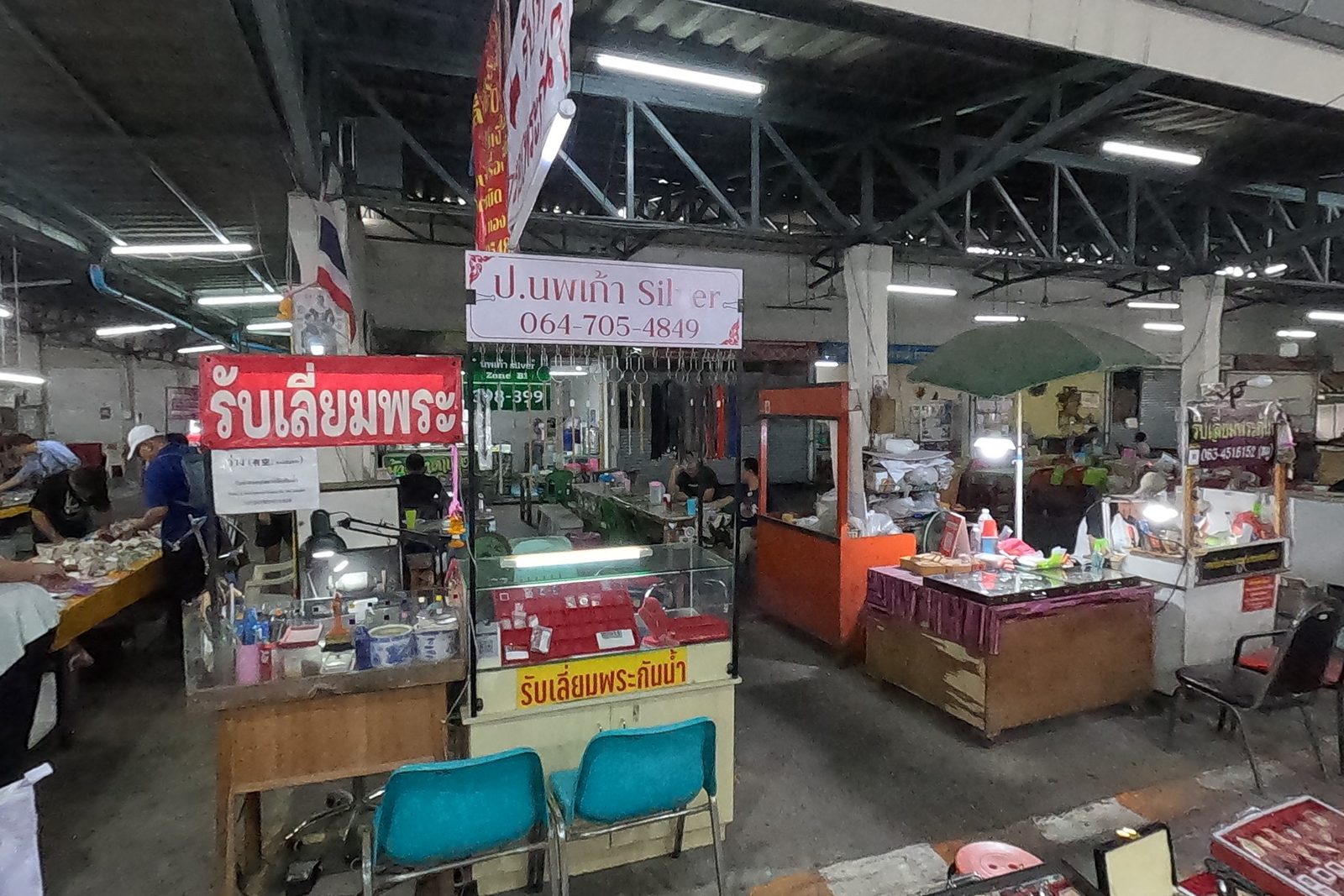 Amulet casing stalls with a Thai flag
