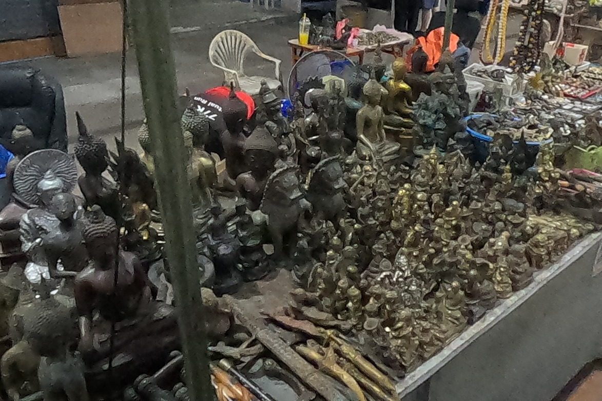 A stall of bronze Buddha images